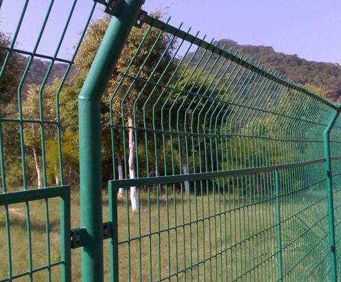 衡水专业的公路护栏网生产厂家——订制加工公路护栏网报价